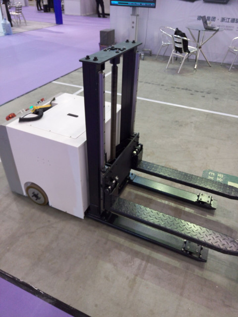 دانلود پروژه طراحی مینی لیفتراک اتوماتیک بدون راننده Forklift Automated